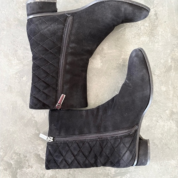 Aquatalia black suede quilted Gail booties size 6 - Picture 3 of 7